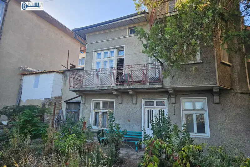 Къща във Велико Търново, Център