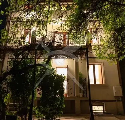 Снимка 2 — Къща в София, Център