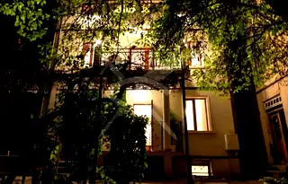 Къща в София, Център