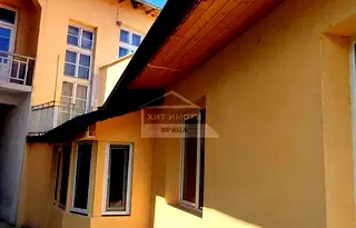 Къща във Враца, Център
