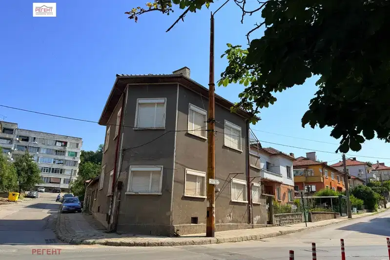 House in Gabrovo, Centyr