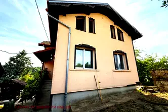 Къща в Габрово, с. Орловци, Център