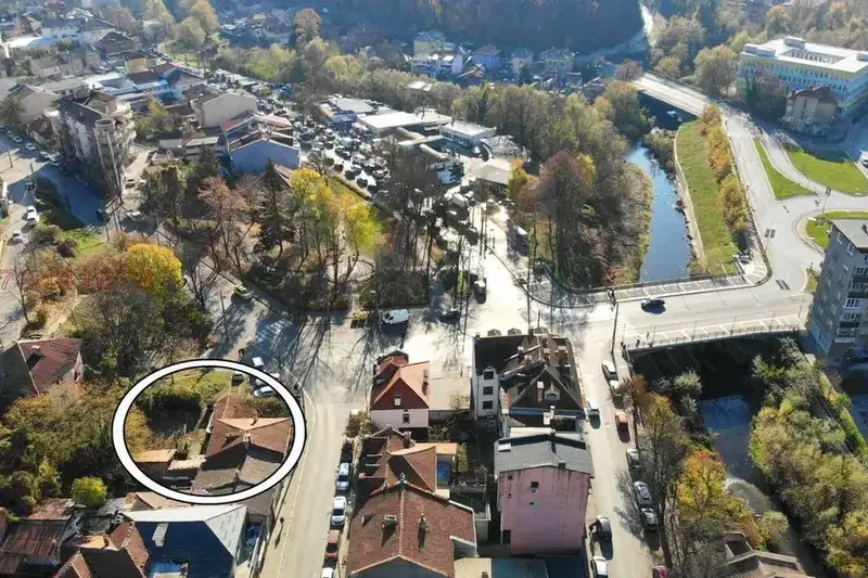 Къща в Габрово, Център