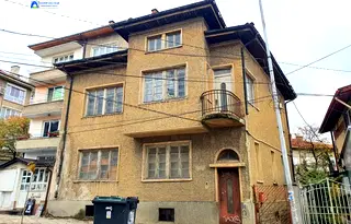 Къща в Ловеч, Център