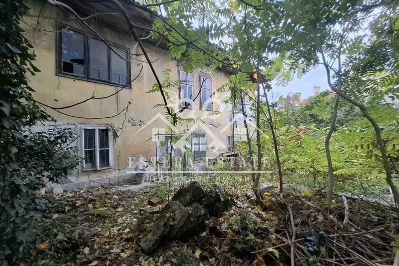House in Shumen, Centyr