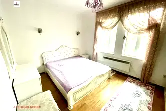 Къща в Русе, Център