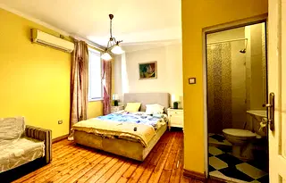 Къща в София, Център