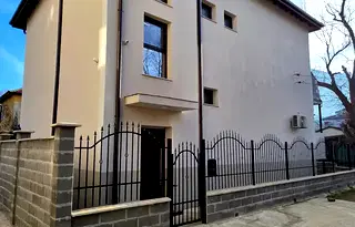 Къща във Враца, Център