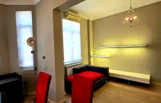 Къща в Пловдив, Център
