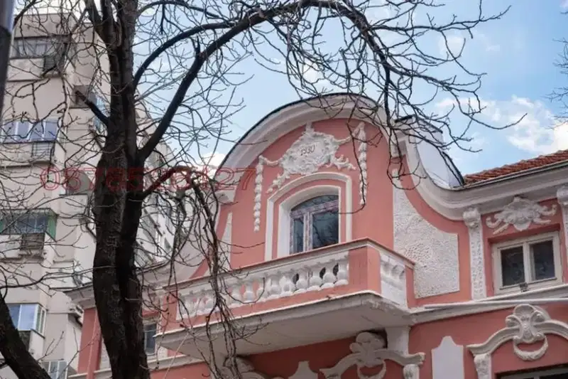 Къща в Сливен, Център