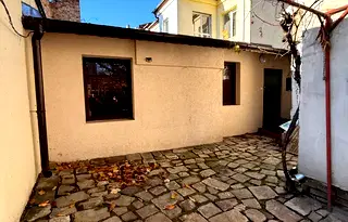 Къща в София, Център