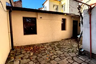 Къща в София, Център