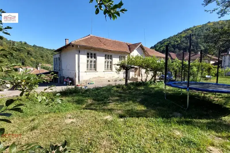 House in Gabrovo, Centyr