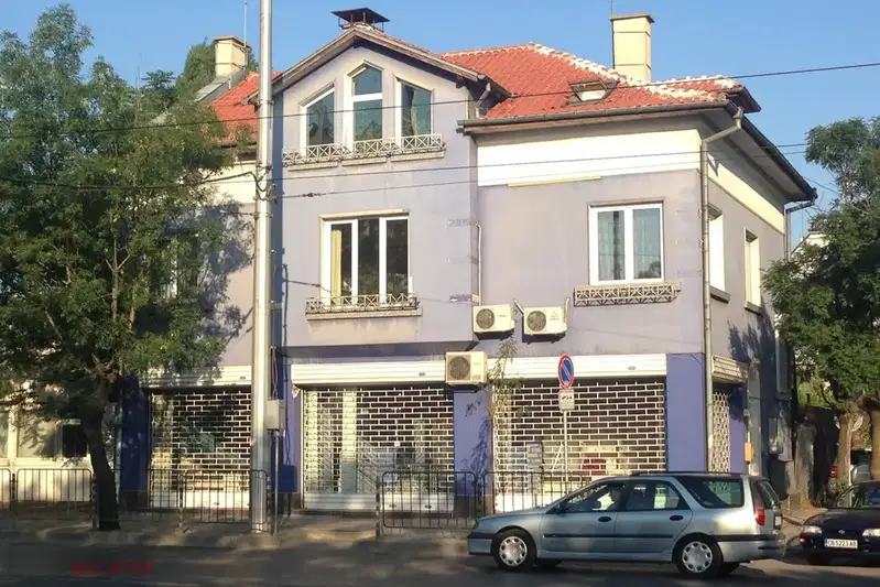 House in Sofia, Centyr
