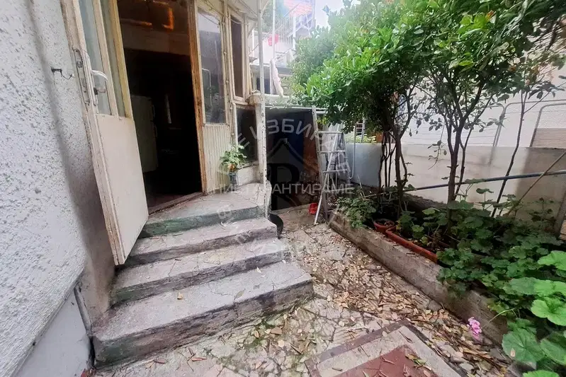 Къща във Варна, Център