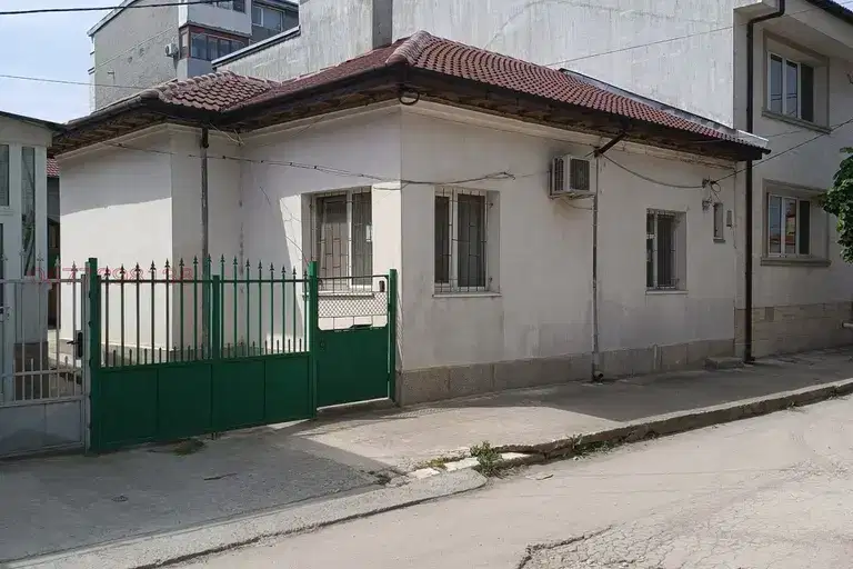 Къща в Добрич, Център