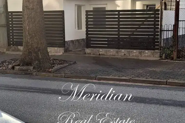 House in Dobrich, Centyr
