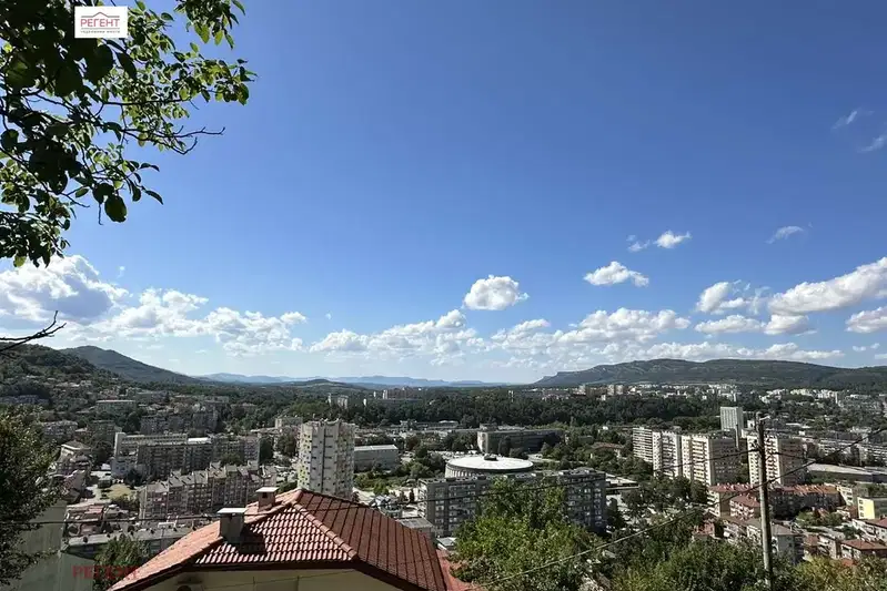 Къща в Габрово, Център