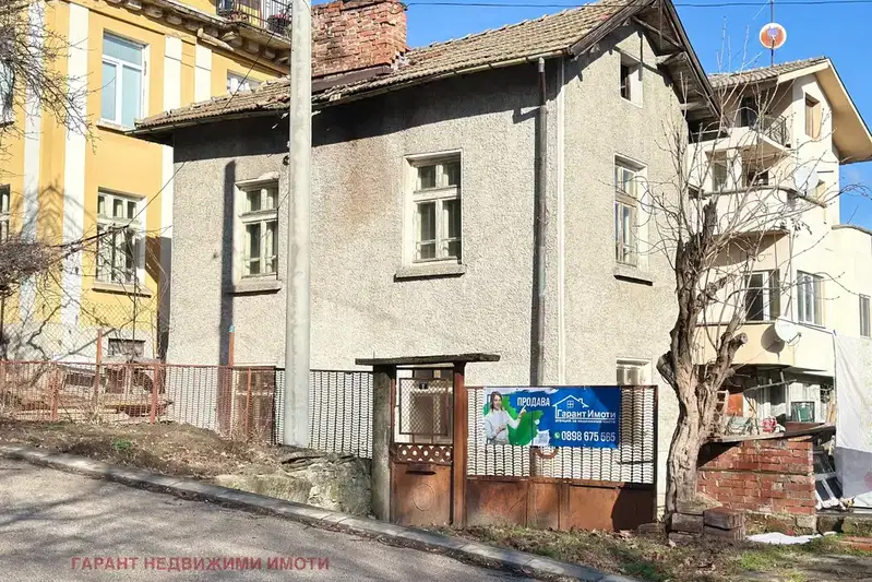 Къща в Габрово, Център