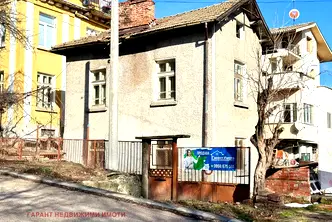 Къща в Габрово, Център