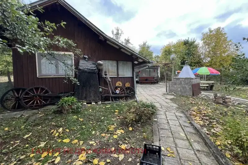 House in Gabrovo, Centyr
