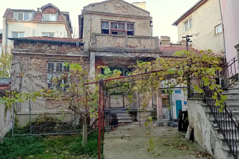 House in Varna, Centyr