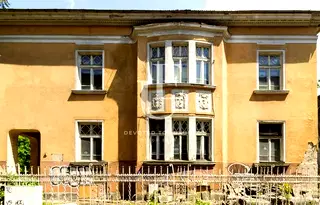 Къща в София, Център