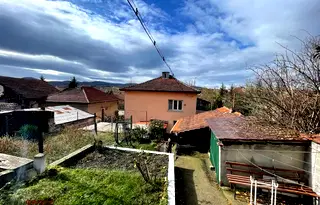 Къща в Перник, Църква