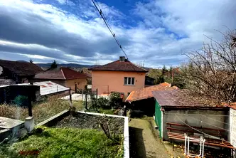 Къща в Перник, Църква