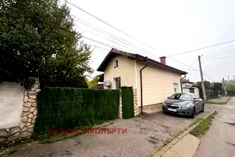 Къща в Перник, Църква