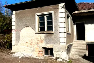 Къща в Перник, Църква