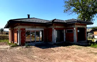 Къща в Перник, Църква