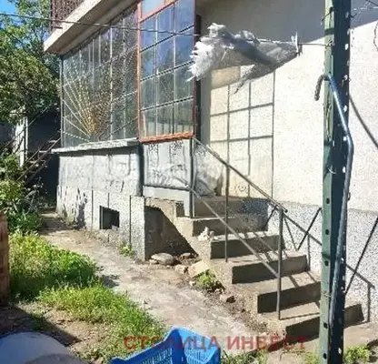 Снимка 2 — Къща в Русе, Долапите