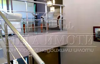 Къща в Сливен, Дружба