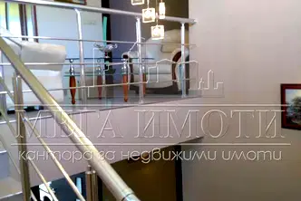 Къща в Сливен, Дружба