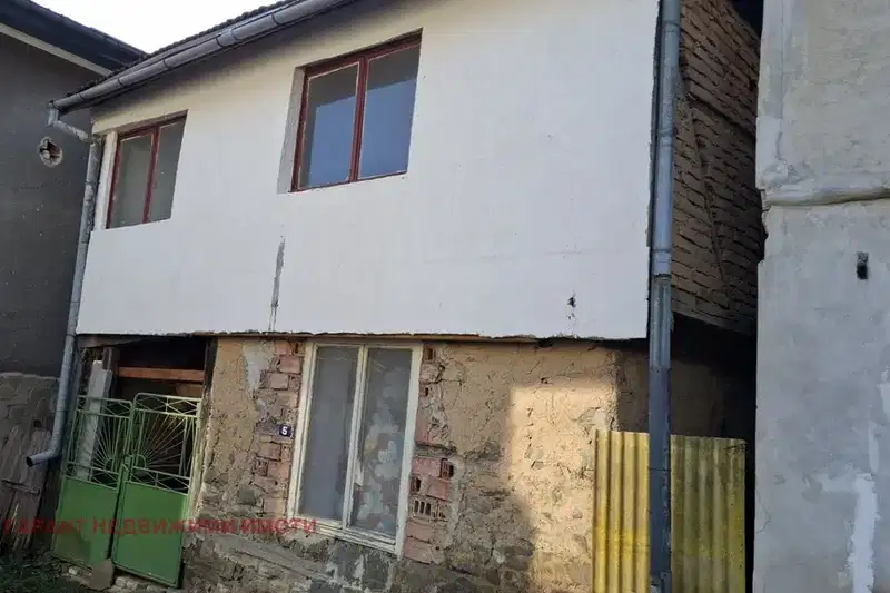 House in Gabrovo, Etyra