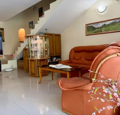 Photo 2 — Spacious house with pool in the Gradska bolnitsa area, Dobrich