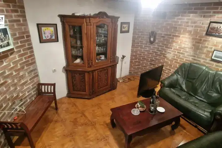 House in Pleven, Idealen Centyr
