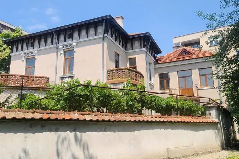 House in Pazardjik, Idealen Centyr
