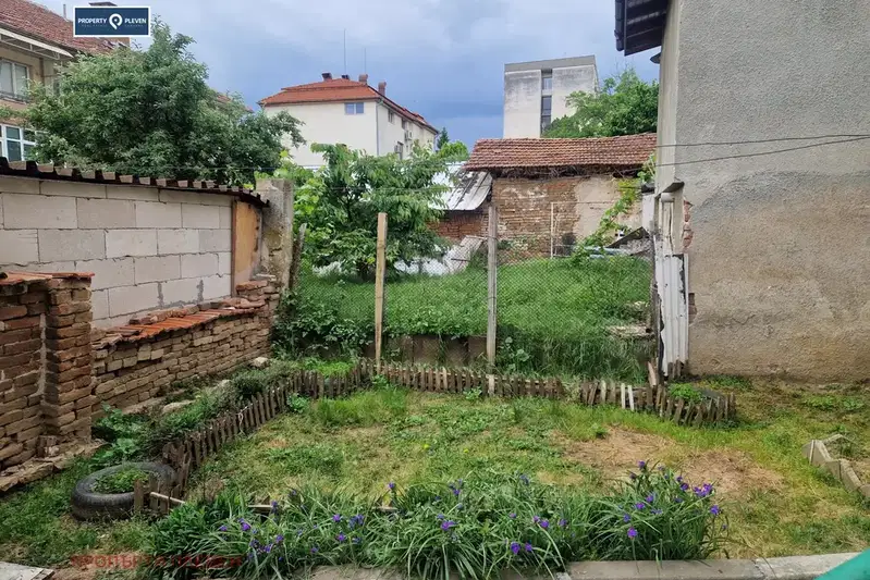 House in Pleven, Idealen Centyr