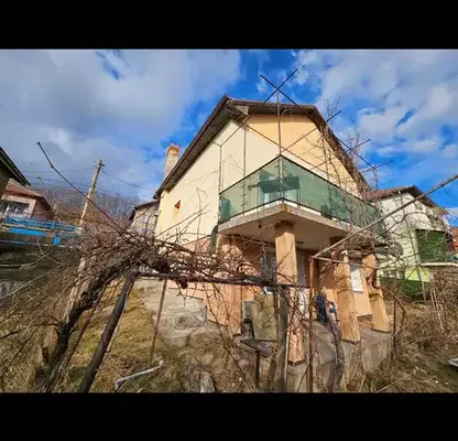 Photo 2 — House in Pernik, Iztok