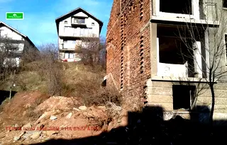 Къща в Перник, Каменина