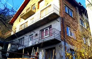Къща във Враца, Кемера - Художник