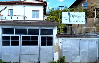 Къща в Перник, Клепало