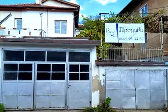Къща в Перник, Клепало