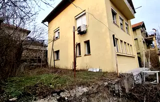 Къща в Перник, Клепало