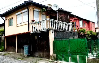 Къща в Перник, Клепало