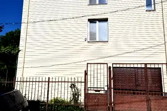 Къща в Перник, Клепало