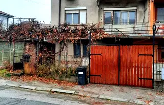 Къща в Перник, Клепало