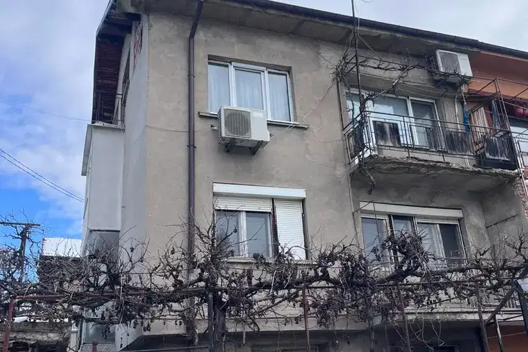 Къща в Перник, Клепало